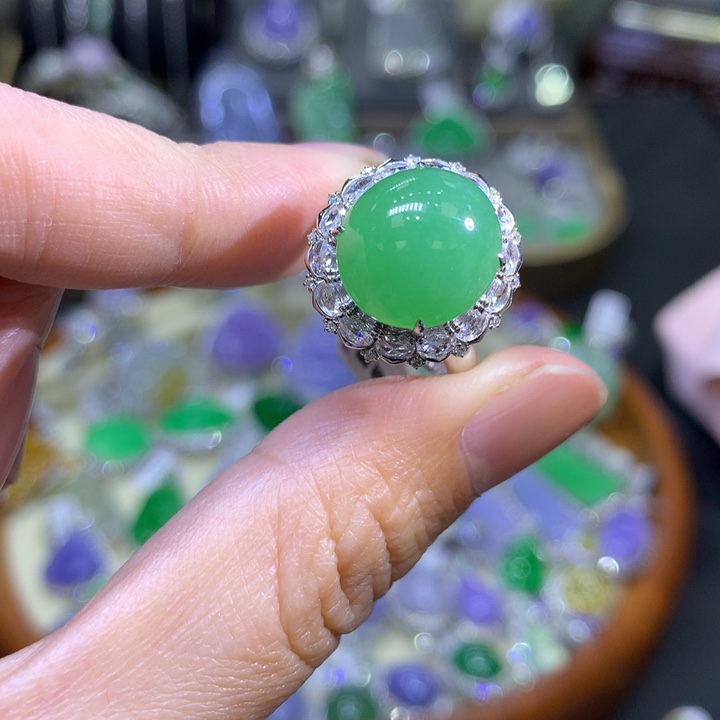 翡翠颈饰18K金镶嵌翡翠吊坠项链