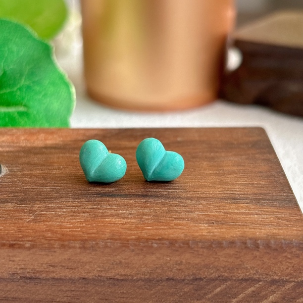 450天然绿松石屁桃18K耳钉约9×7mm，多样发货