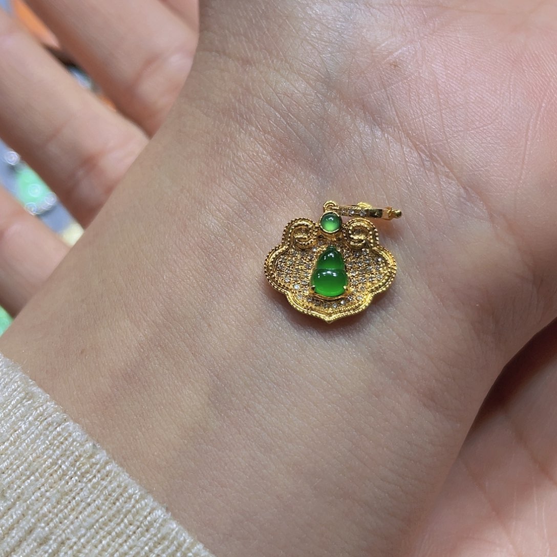 翡翠吊坠(不含链)18K金镶嵌