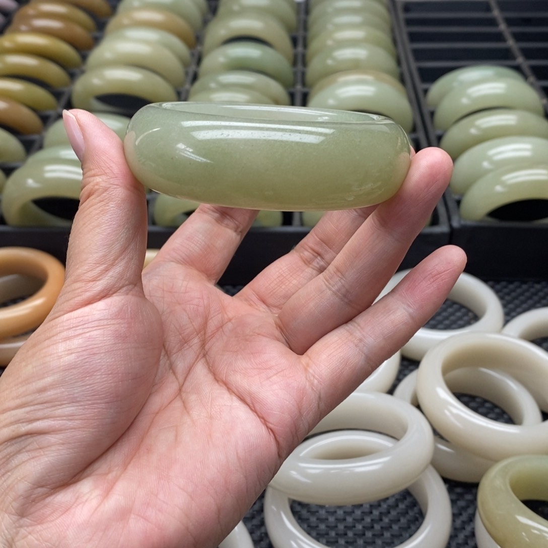 石英岩玉手镯未镶嵌