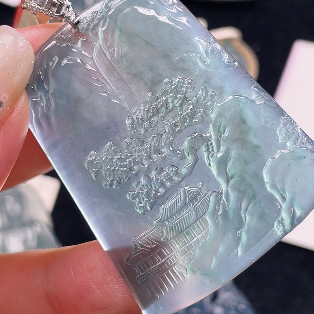 颈饰18K金镶嵌翡翠8，