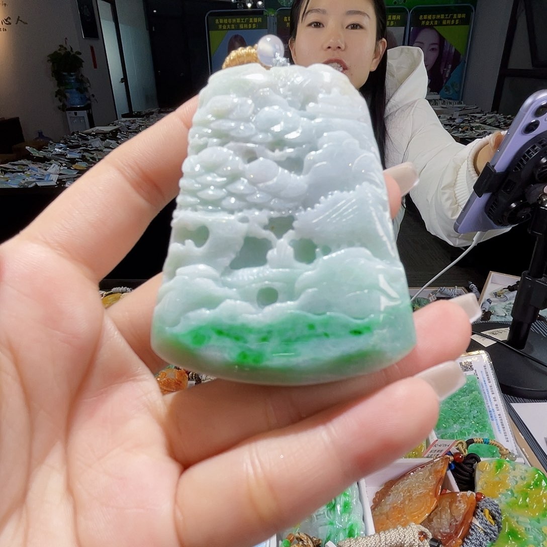 颈饰未镶嵌翡翠一