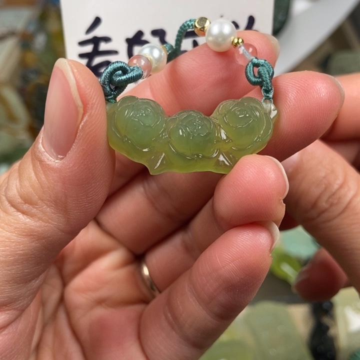 蛇纹石玉颈饰未镶嵌