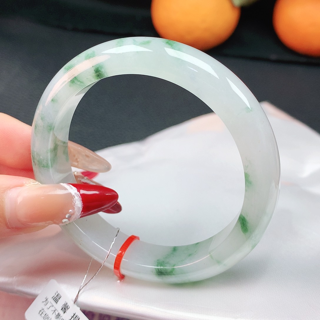 翡翠手镯未镶嵌54圈