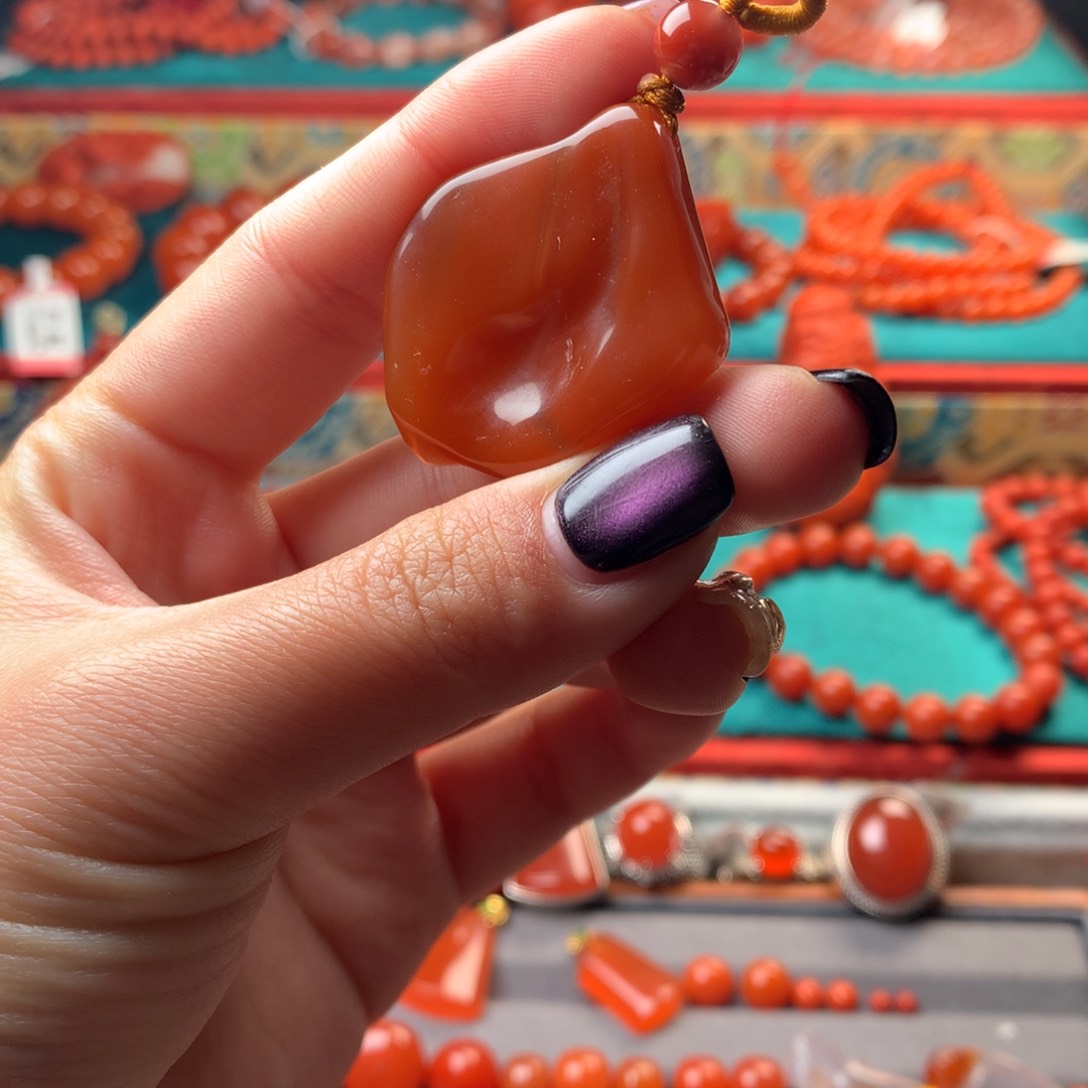 颈饰未镶嵌南红玛瑙