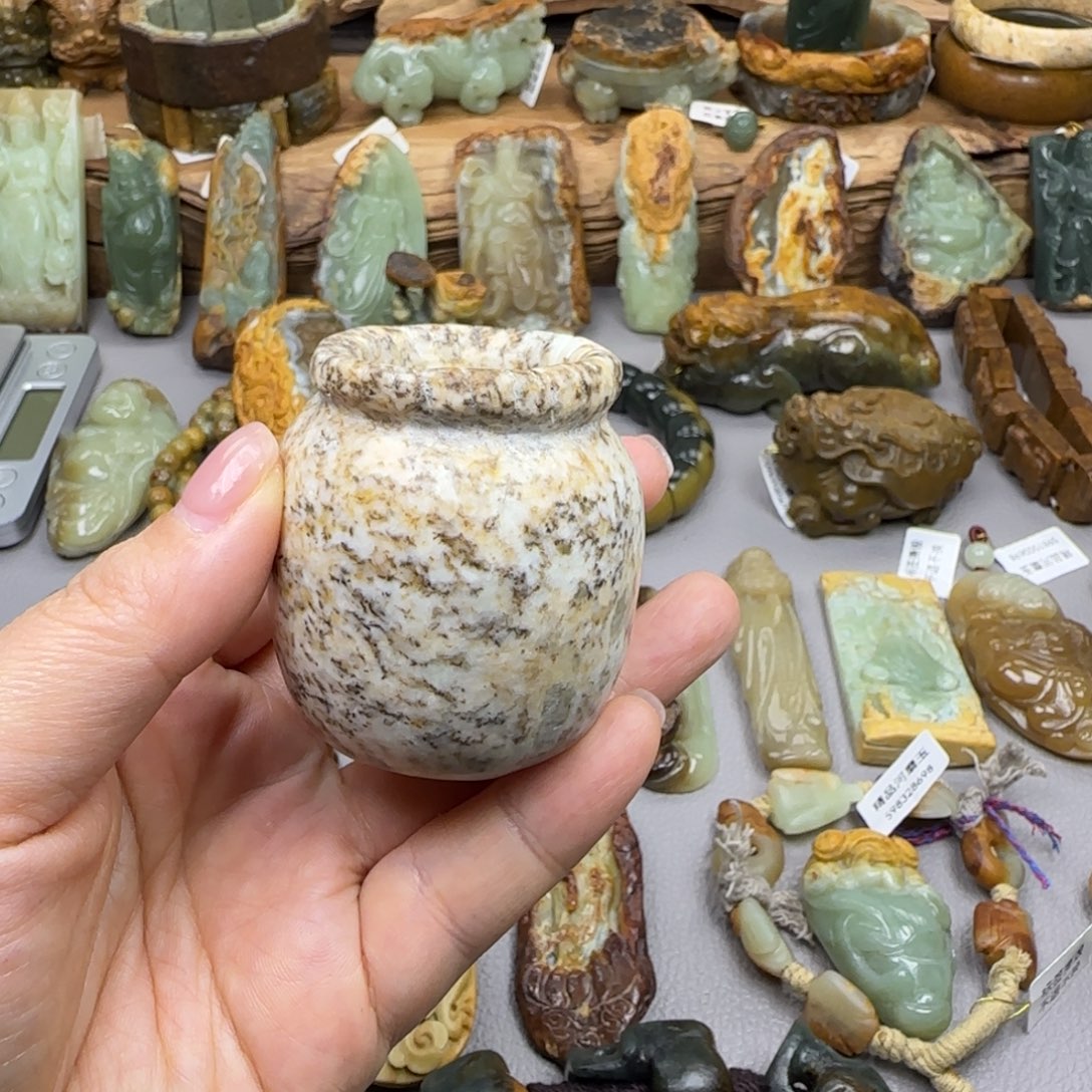 岫岩河磨玉（透闪石质玉）未镶嵌珠宝奇石