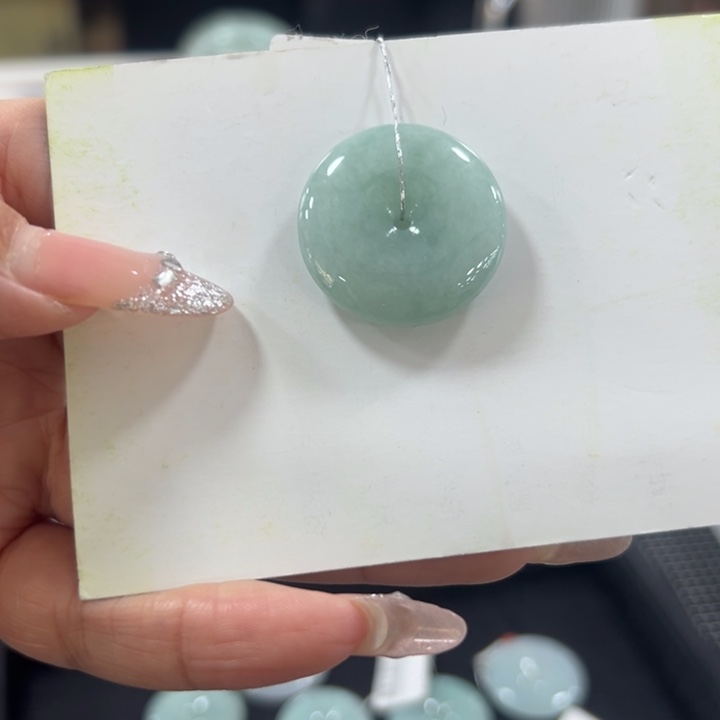 百***品翡翠未镶嵌颈饰翡翠挂件