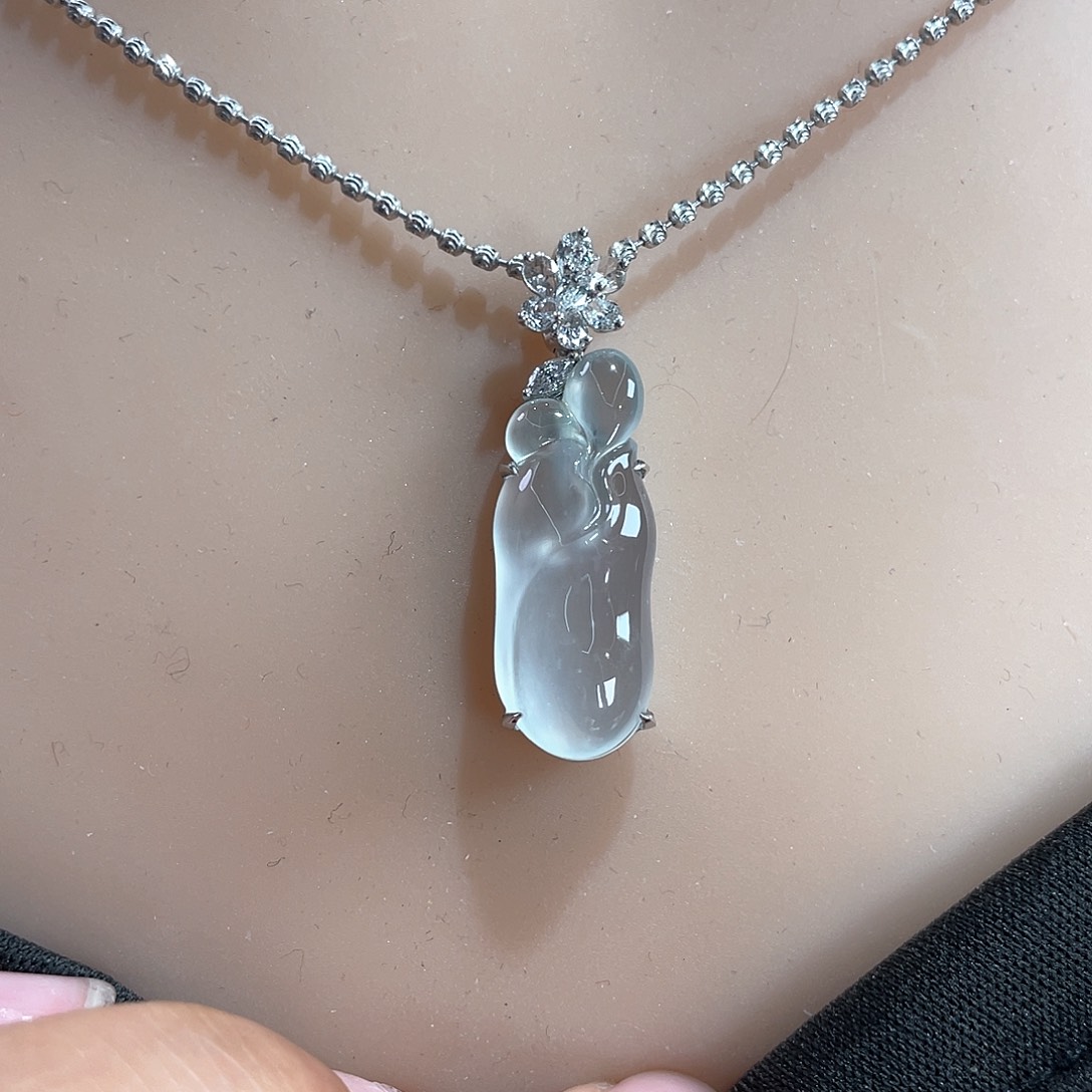 翡翠颈饰18K金镶嵌如意菜