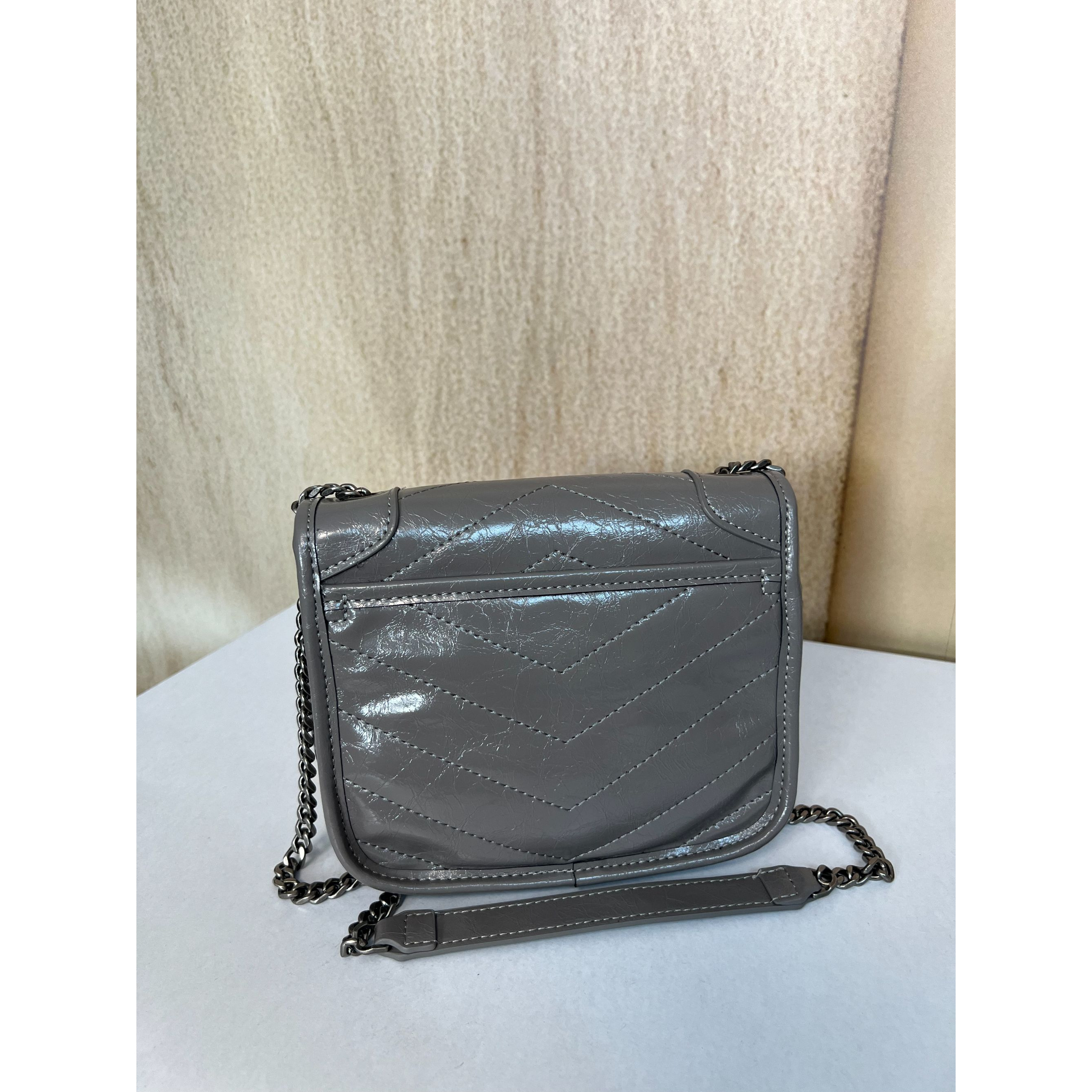 TOLEX2025新款手工女包小邮差灰色