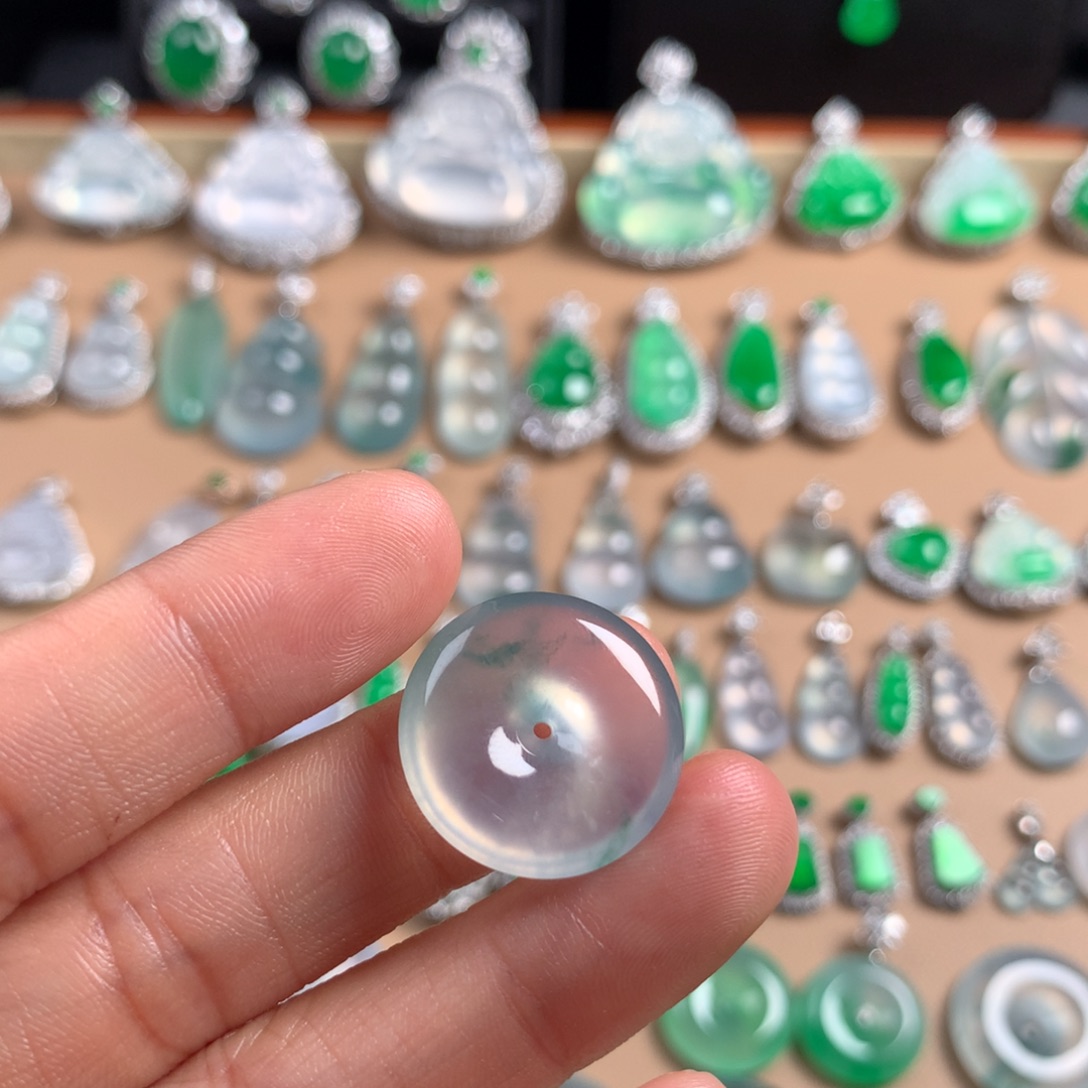 翡翠未镶嵌颈饰炸光小平安扣