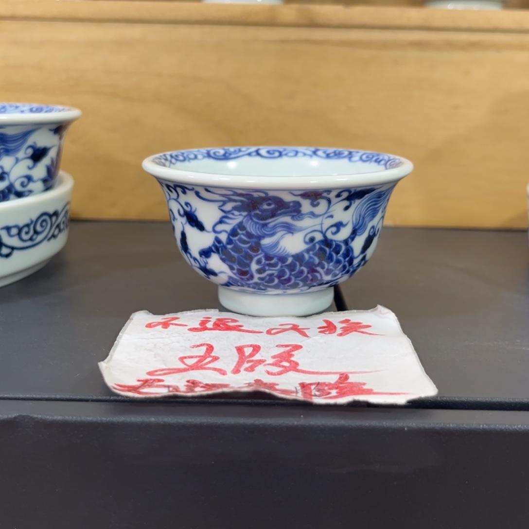 手绘仿元缠枝麒麟小压手