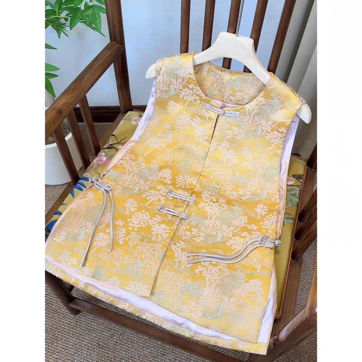 春季上新   新中式黄色马甲夏季提花复古