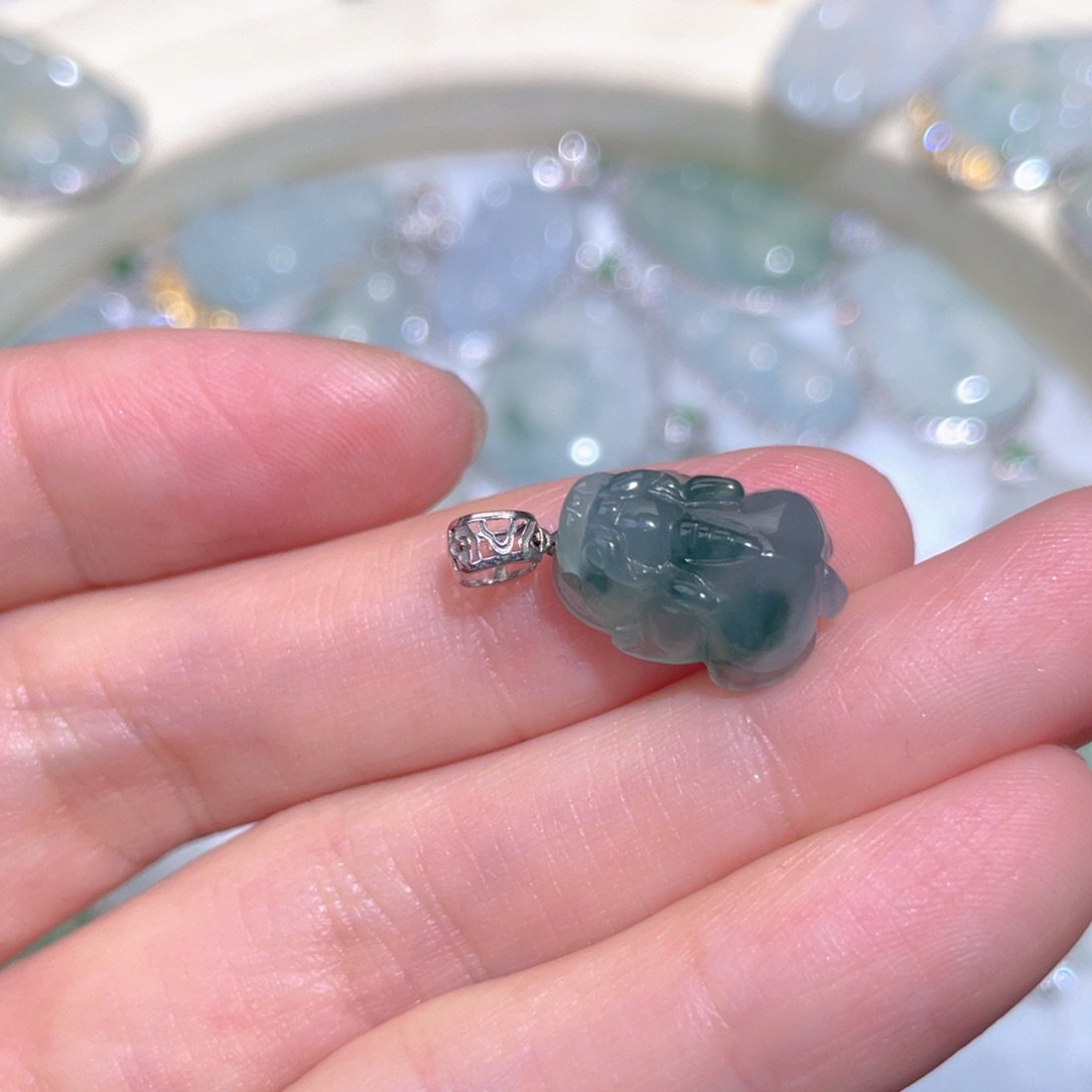 翡翠颈饰18K金镶嵌翡翠