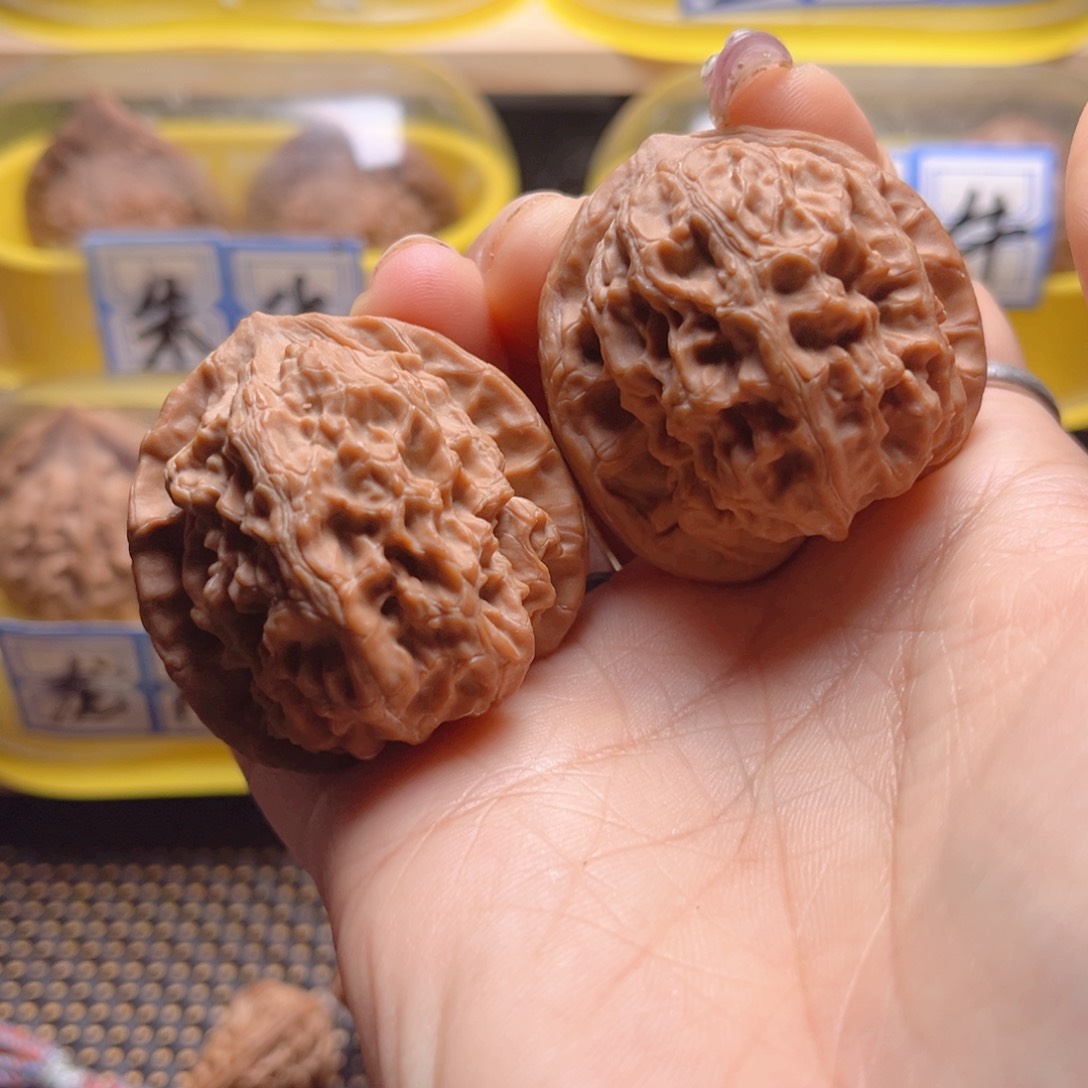 文玩核桃把件梨木台