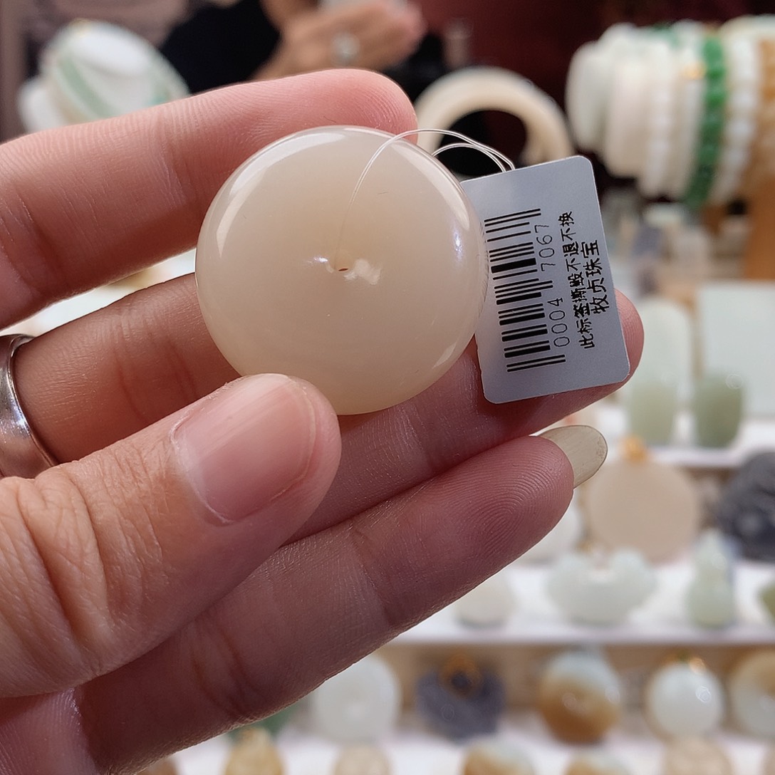 和田玉颈饰未镶嵌六**了