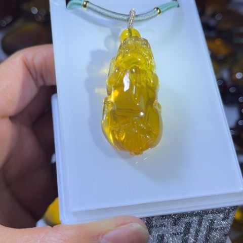 琥珀颈饰未镶嵌缅甸天然貔貅吊坠