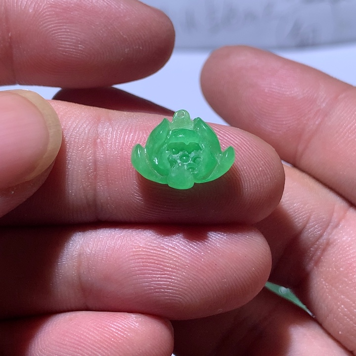 翡翠未镶嵌颈饰，7886
