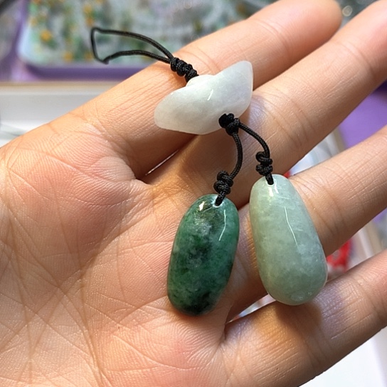 翡翠未镶嵌颈饰手机挂