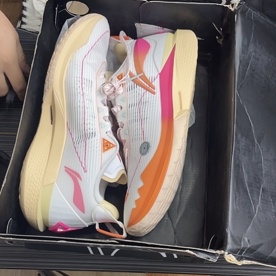 109号李宁篮球鞋45.285底微脏