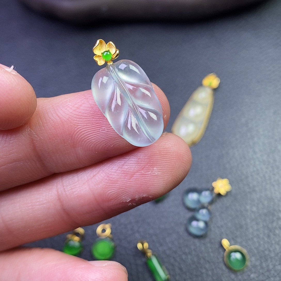 吊坠(不含链)18K金镶嵌翡翠