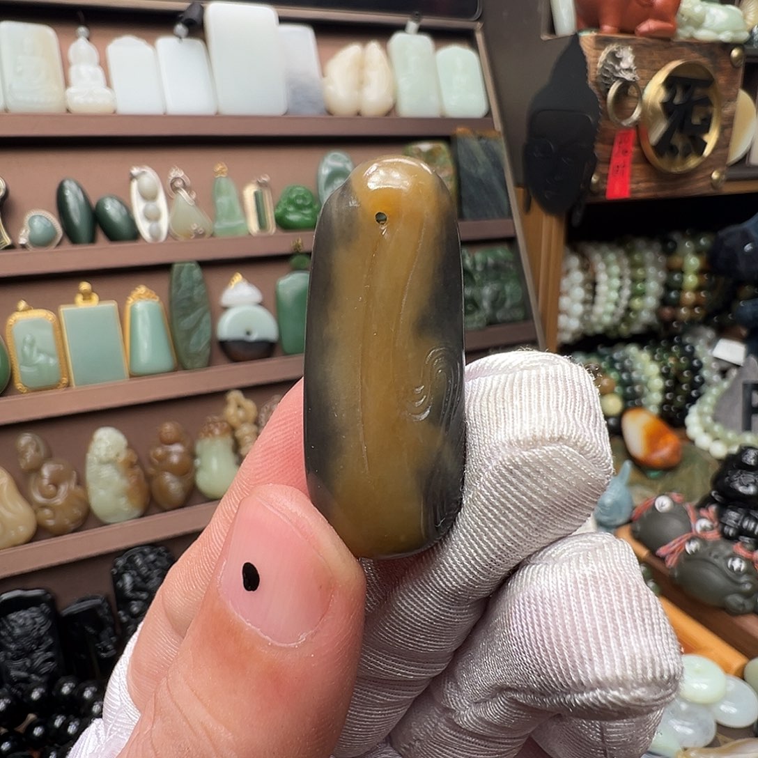 和田玉未镶嵌颈饰新疆楼兰三色手工精雕随遇而安小精品