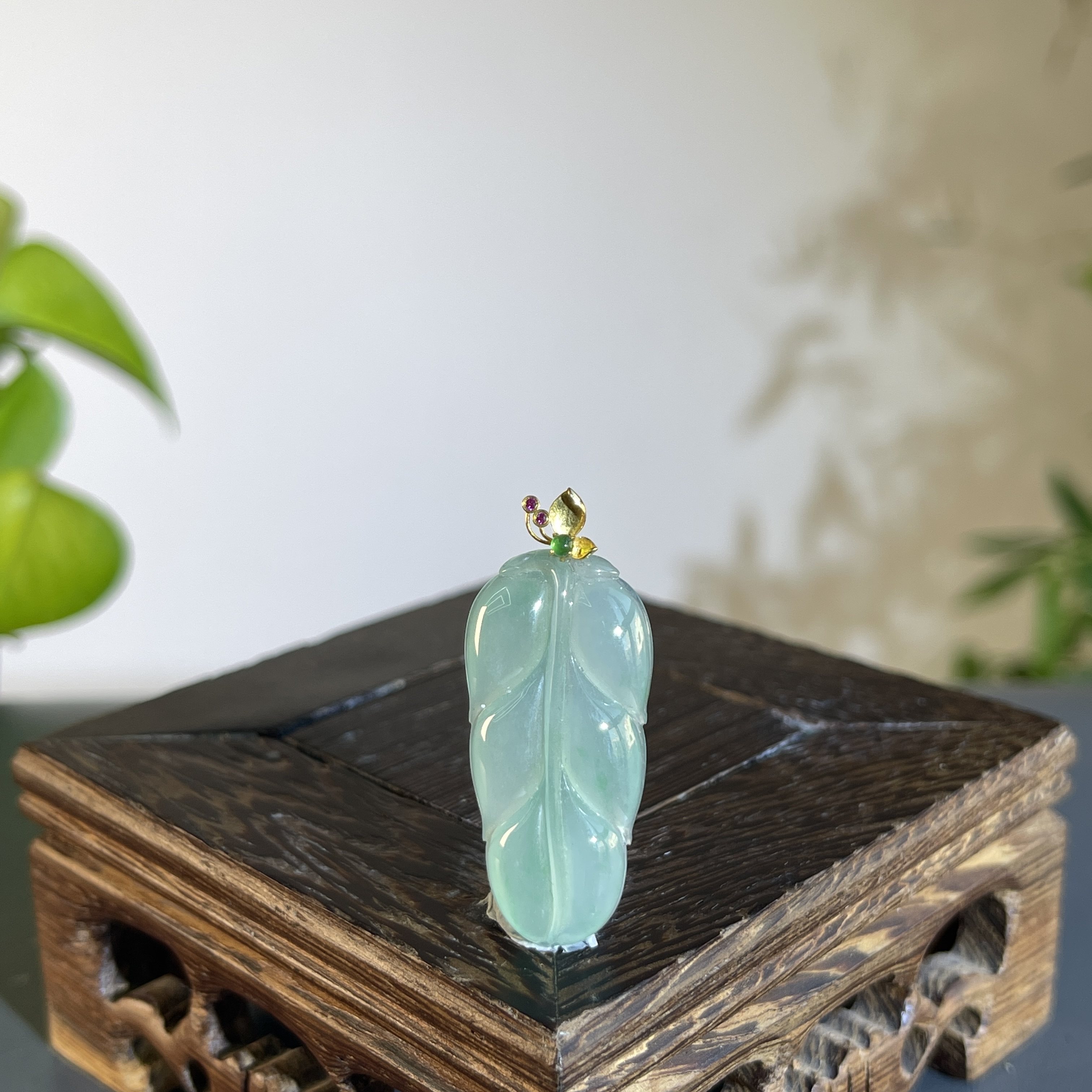 JCB13-208 天然缅甸A货翡翠    18K扣金枝玉叶