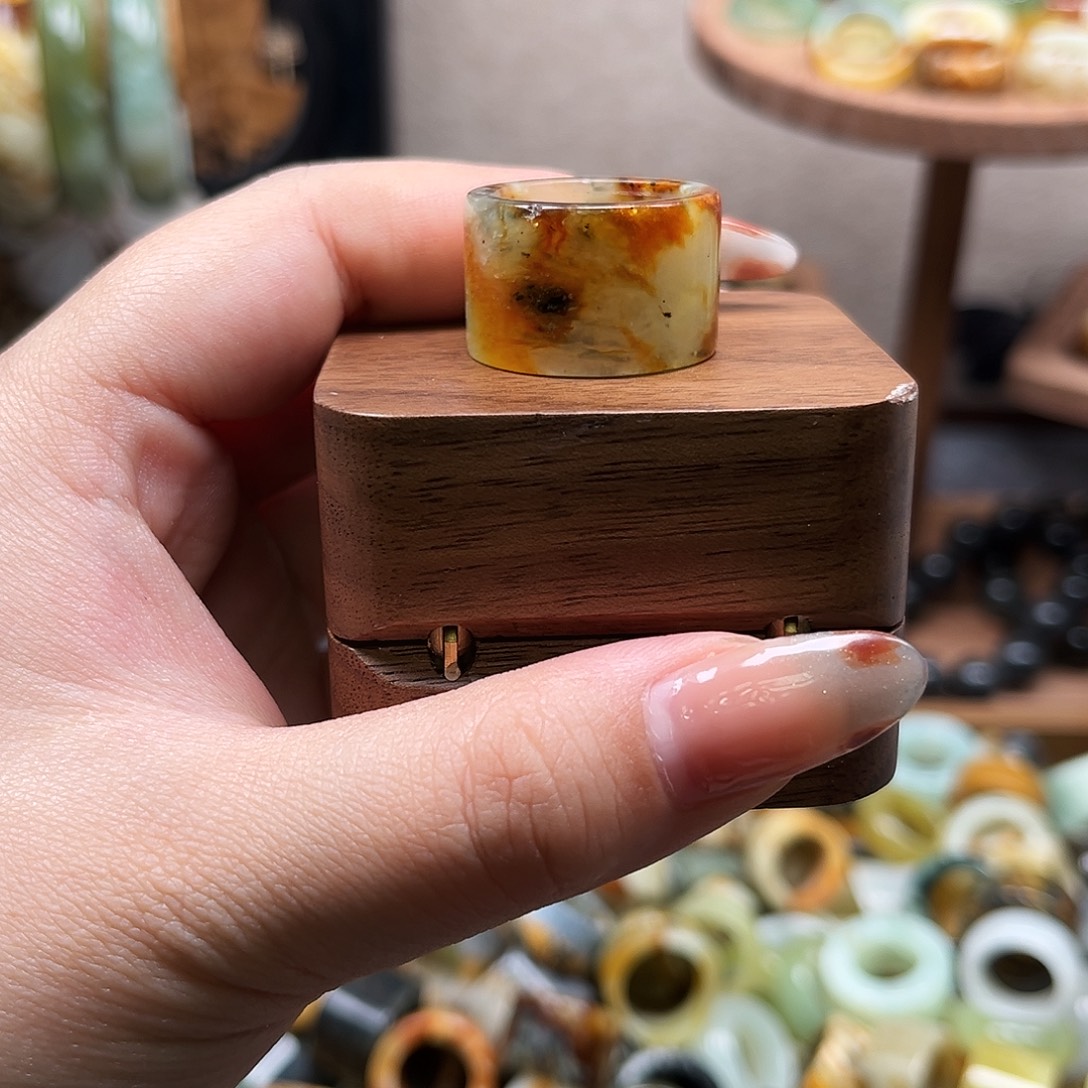 蛇纹石玉未镶嵌戒指18.4