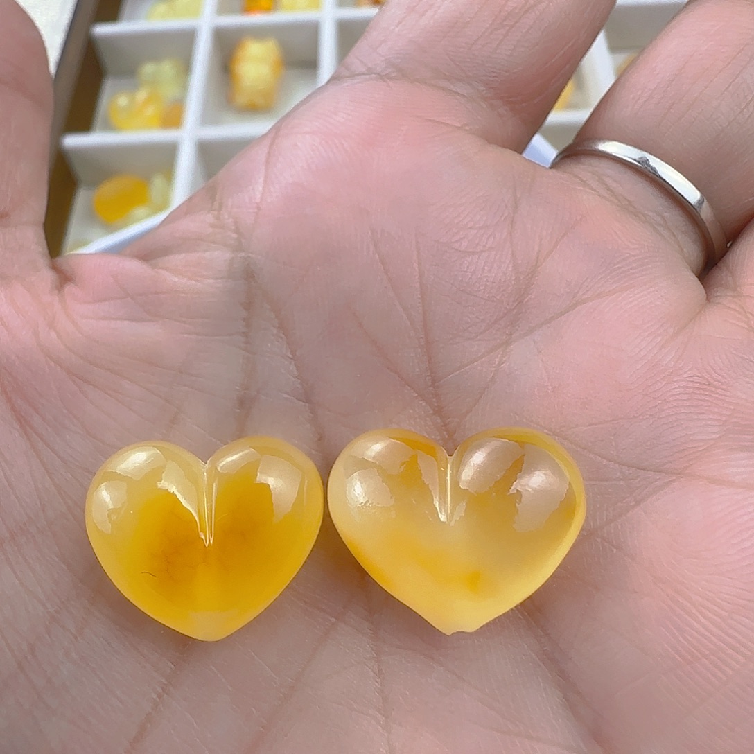 琥珀未镶嵌珠宝奇石全品一对