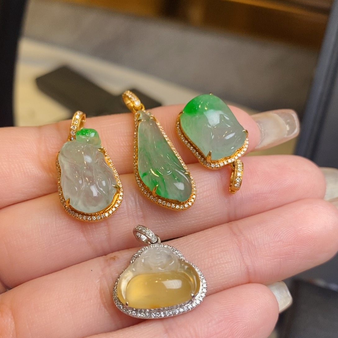 翡翠颈饰18K金镶嵌小滴溜吊坠 多样性发其一