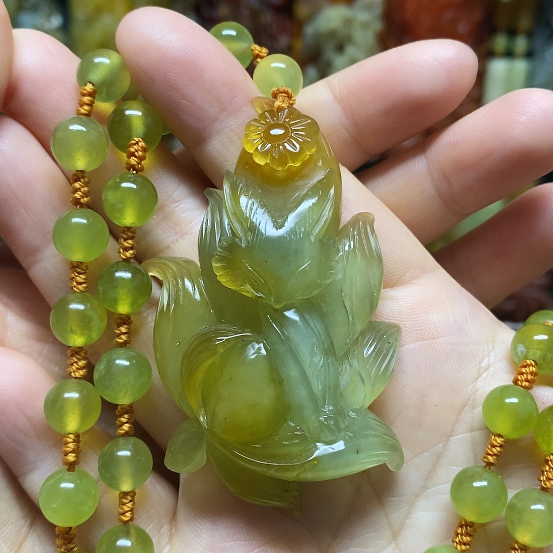 岫玉未镶嵌吊坠(赠链)