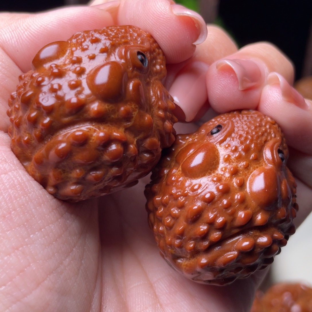 吊坠橄榄核金蟾手球3.7