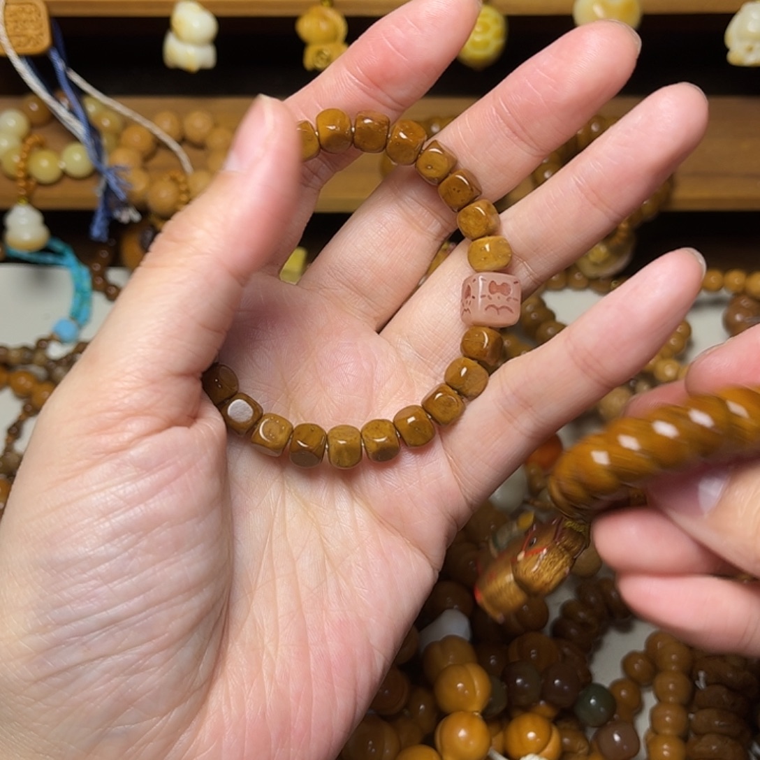 张***廔木质非金属天然猴头