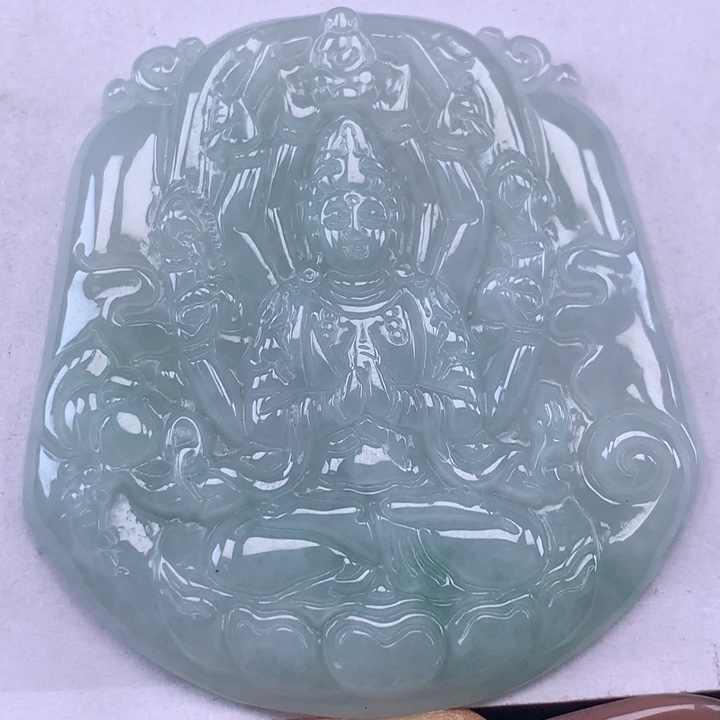 颈饰未镶嵌翡翠千手观音