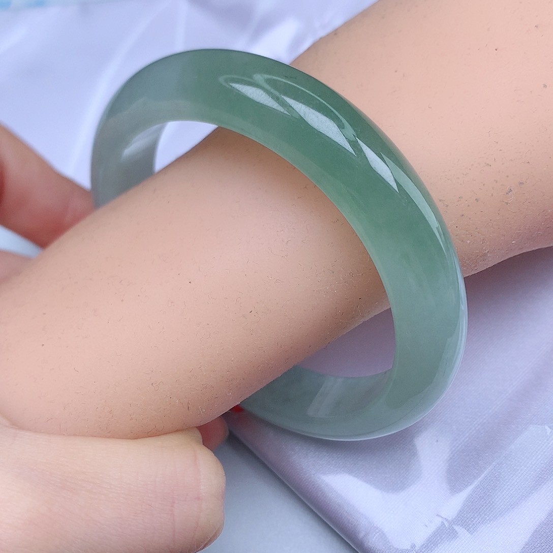 翡翠手镯未镶嵌天然