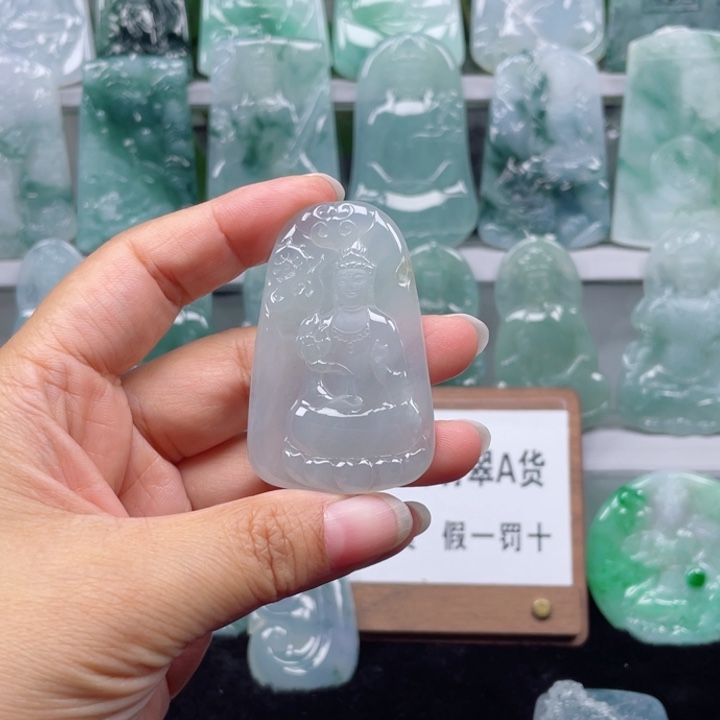 颈饰未镶嵌翡翠素衣观音