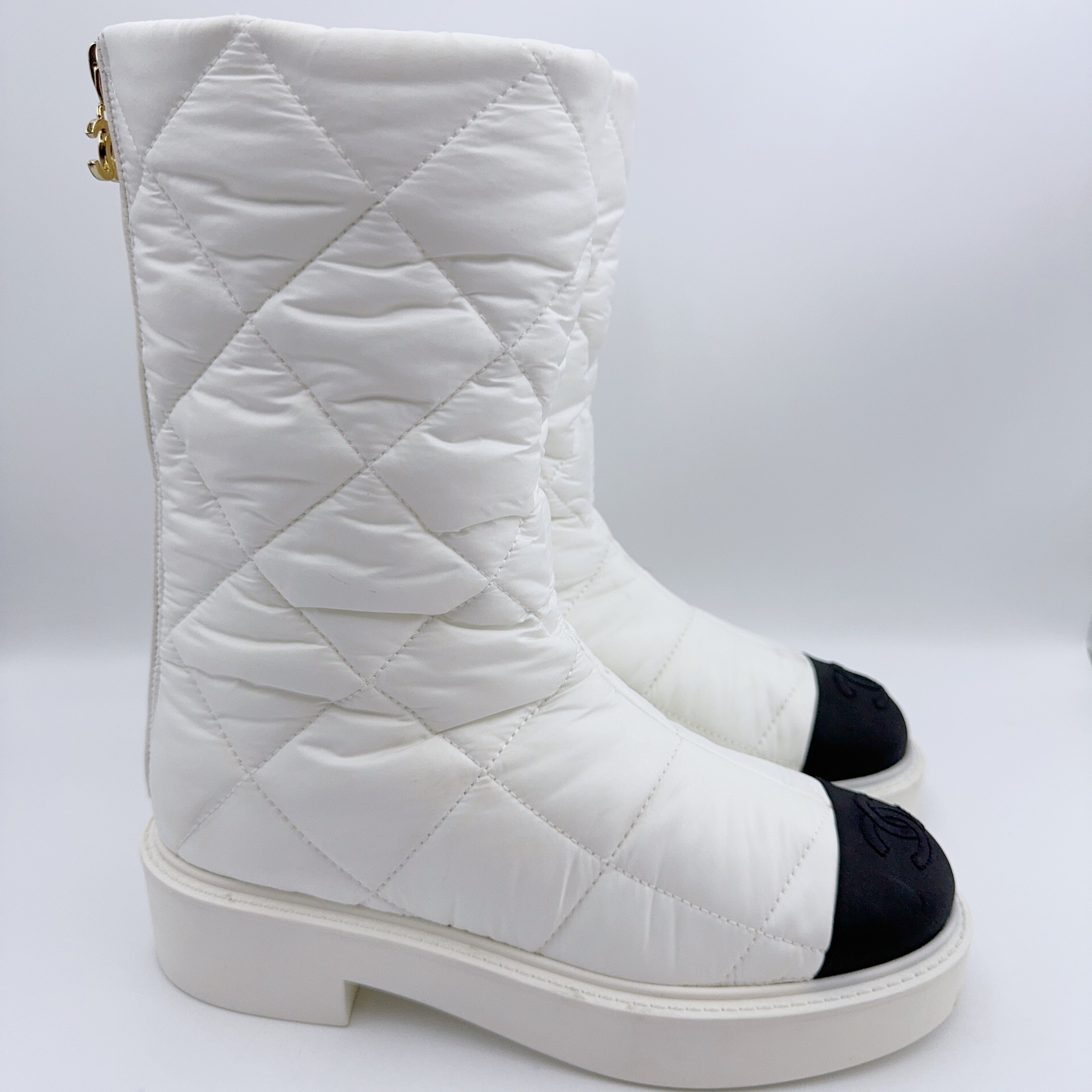 99新 Chanel/香奈儿 37码/白色经典菱格纹羽绒短靴/02275