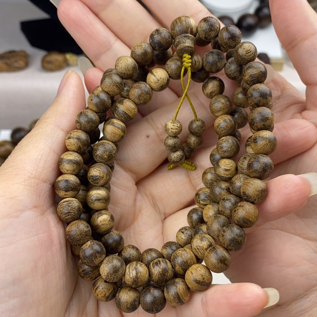 沉香手串爱****?达拉干沉香