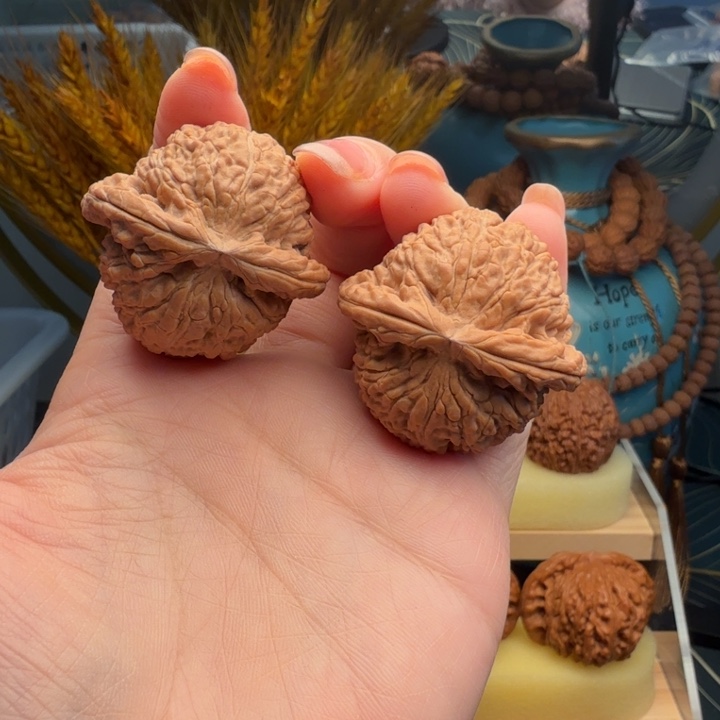 墨***菊把件桃核白狮子 全品40