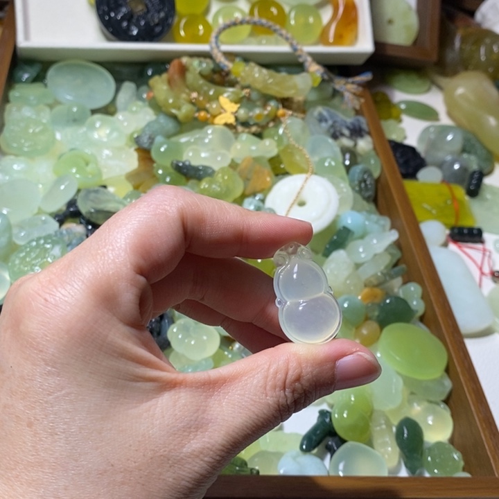 蛇纹石玉合金颈饰