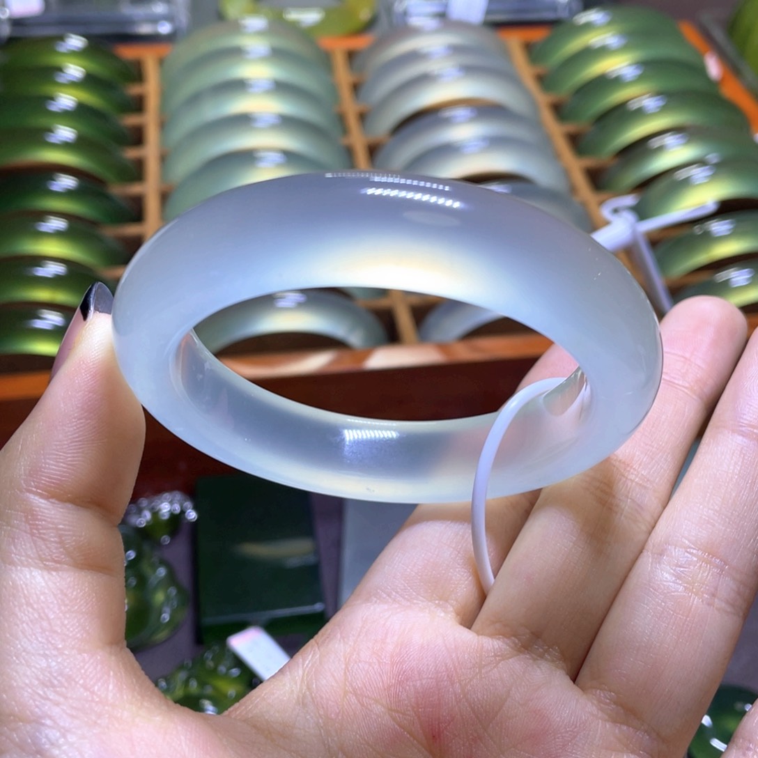 未镶嵌岫玉手镯5556