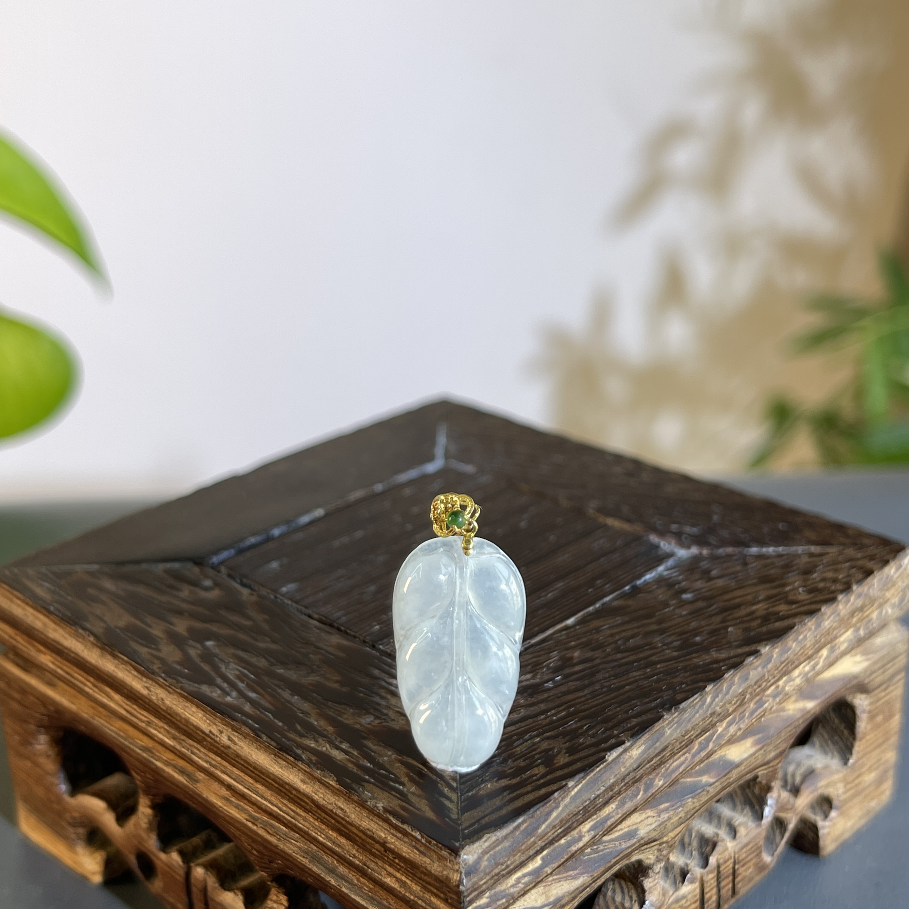 JTB20-010  天然缅甸A货翡翠 18K扣头金枝玉叶