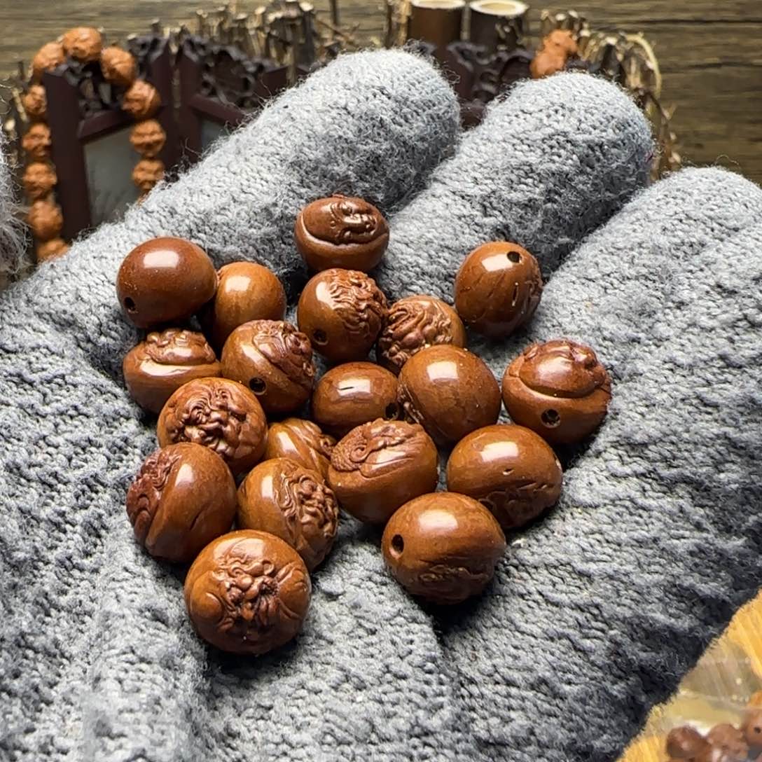 精工雕刻龙纹桃核浮雕十八罗汉手串