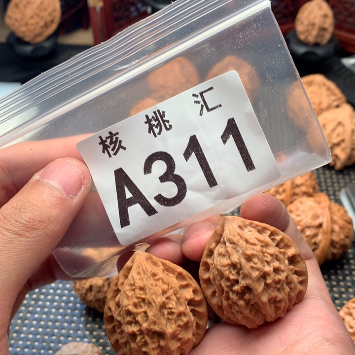 文玩核桃吊坠金牛