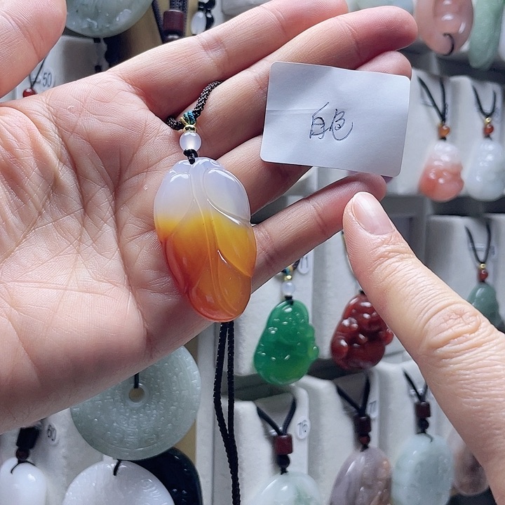 玛瑙/玉髓颈饰未镶嵌