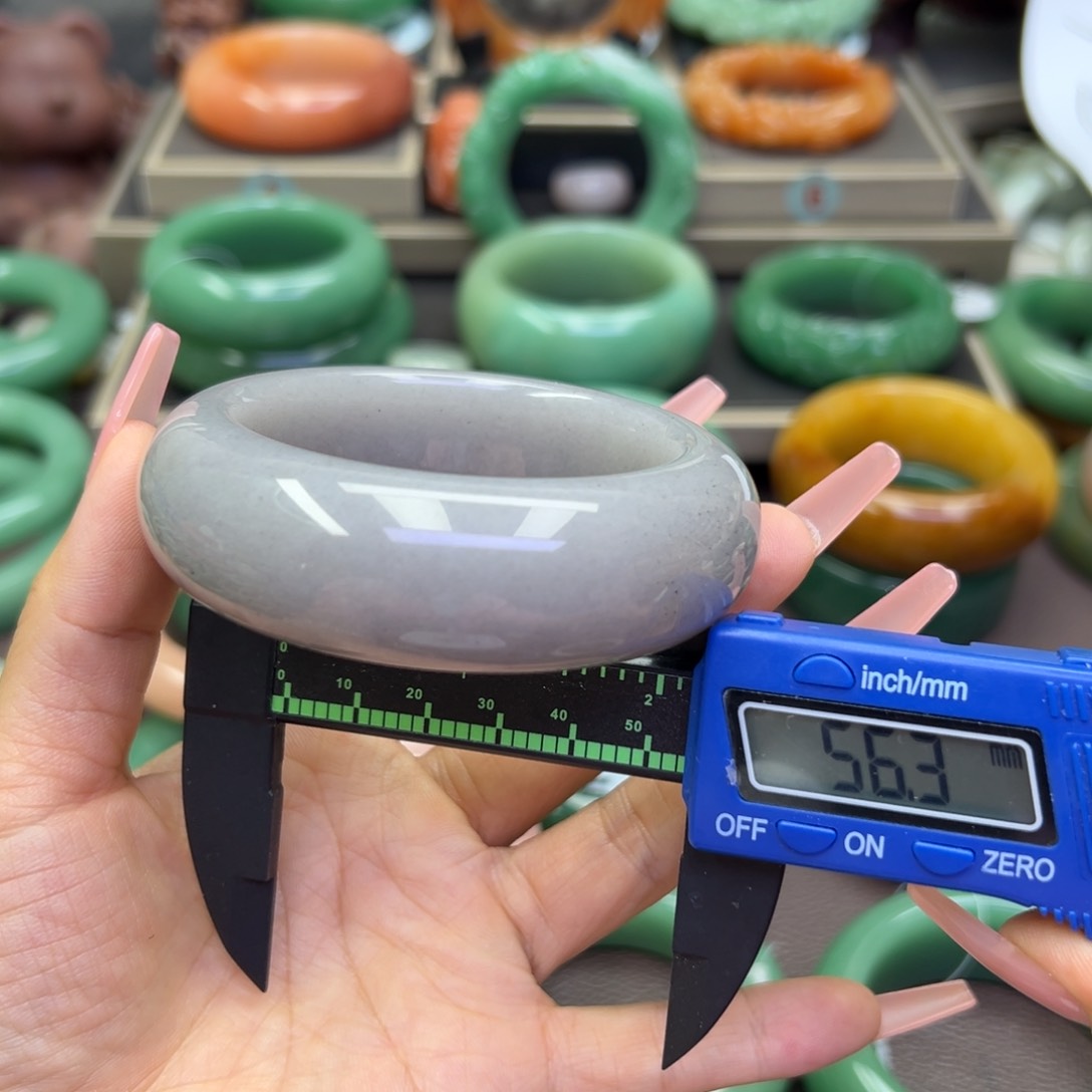 未镶嵌手镯石英岩玉