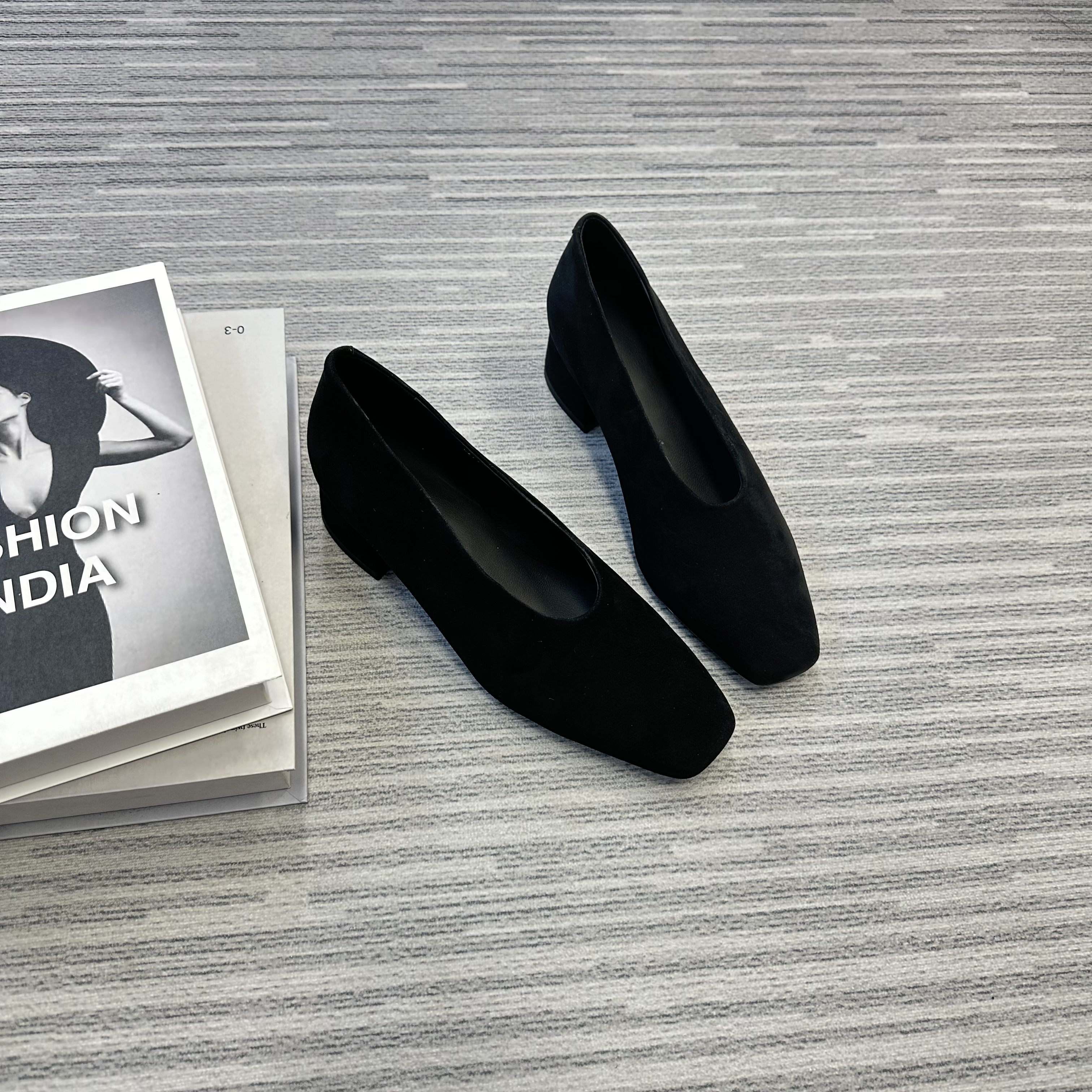 F2024欧洲站秋季新款小方头时尚百搭气质粗跟低跟女单鞋F1980