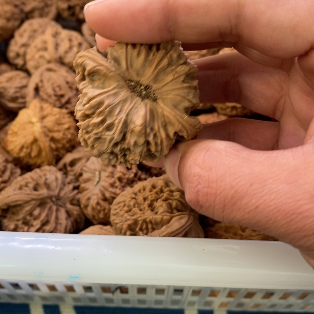 江***2文玩核桃吊坠南疆