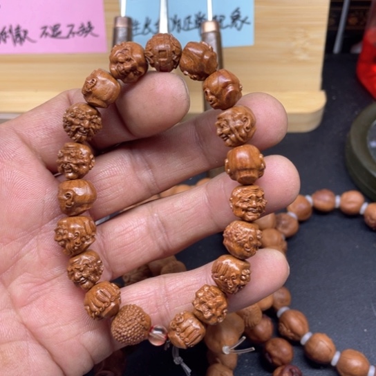 龙纹桃核罗汉少一个罗汉