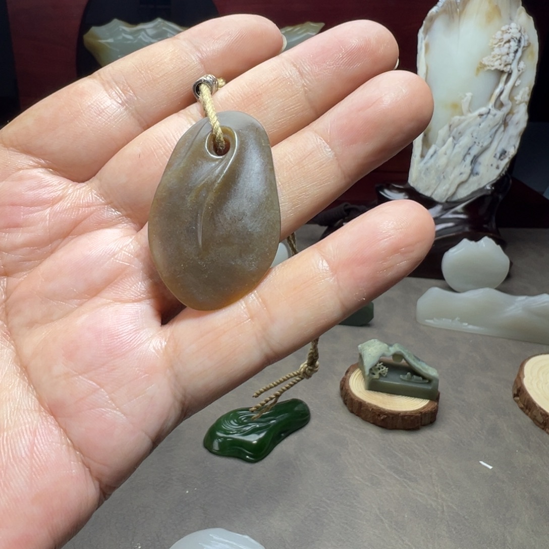 和田玉未镶嵌颈饰