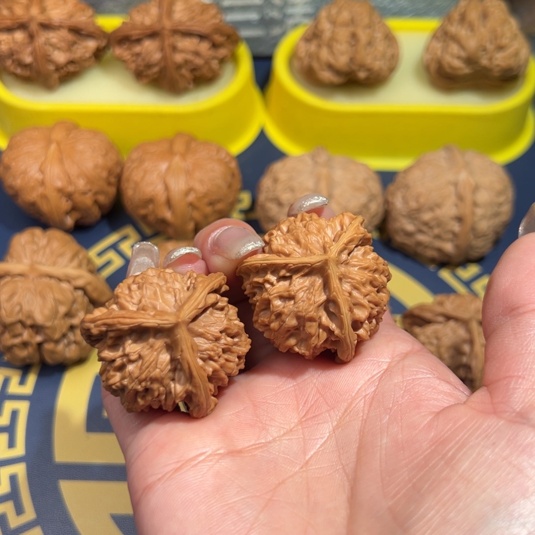 文玩核桃把件盘山三棱35